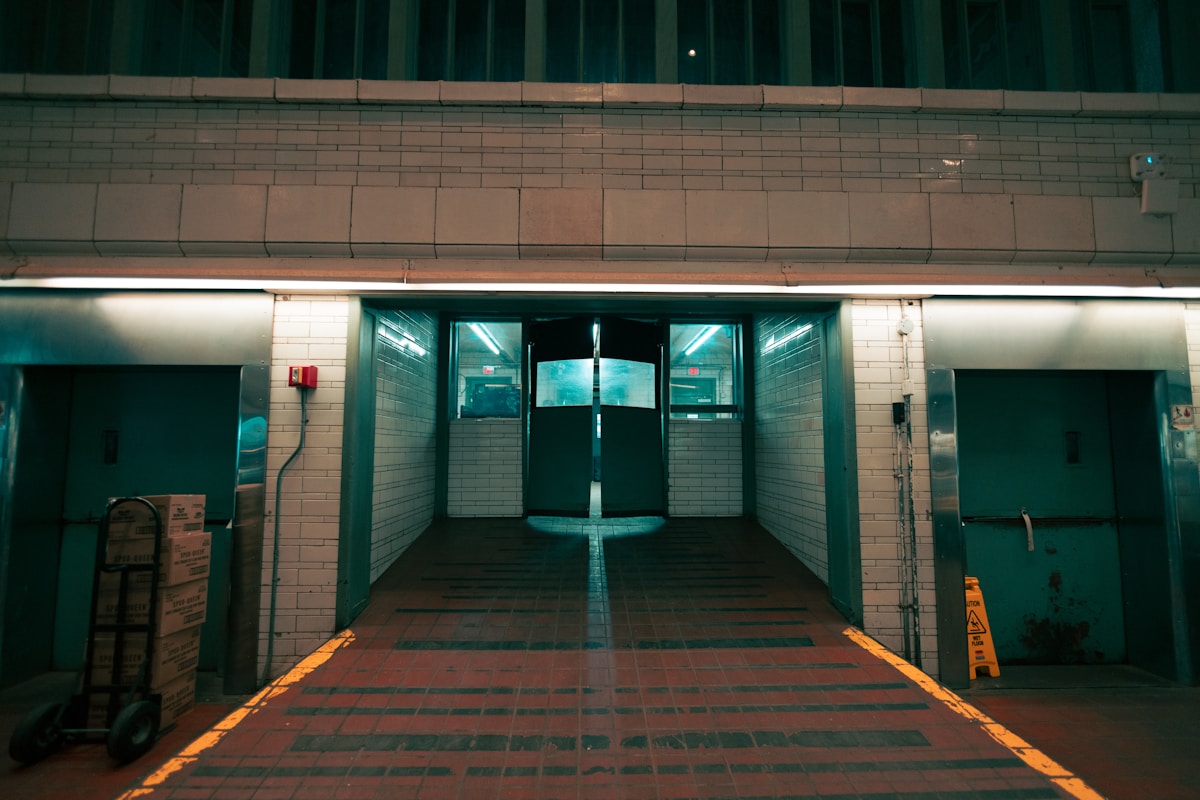 Cold-chain loading bay
